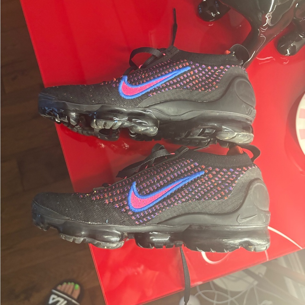 Nike Black & pink VaporMax shoe 6 EUC - Picture 3 of 7